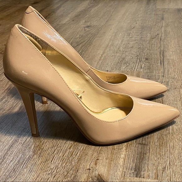 Jessica Simpson Nude Pump - Picture 4 of 5